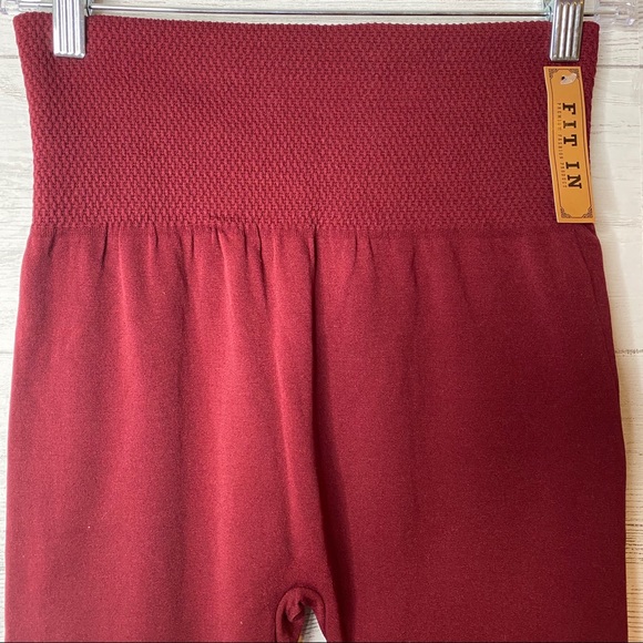 Fit in NWT leggings - Picture 2 of 5